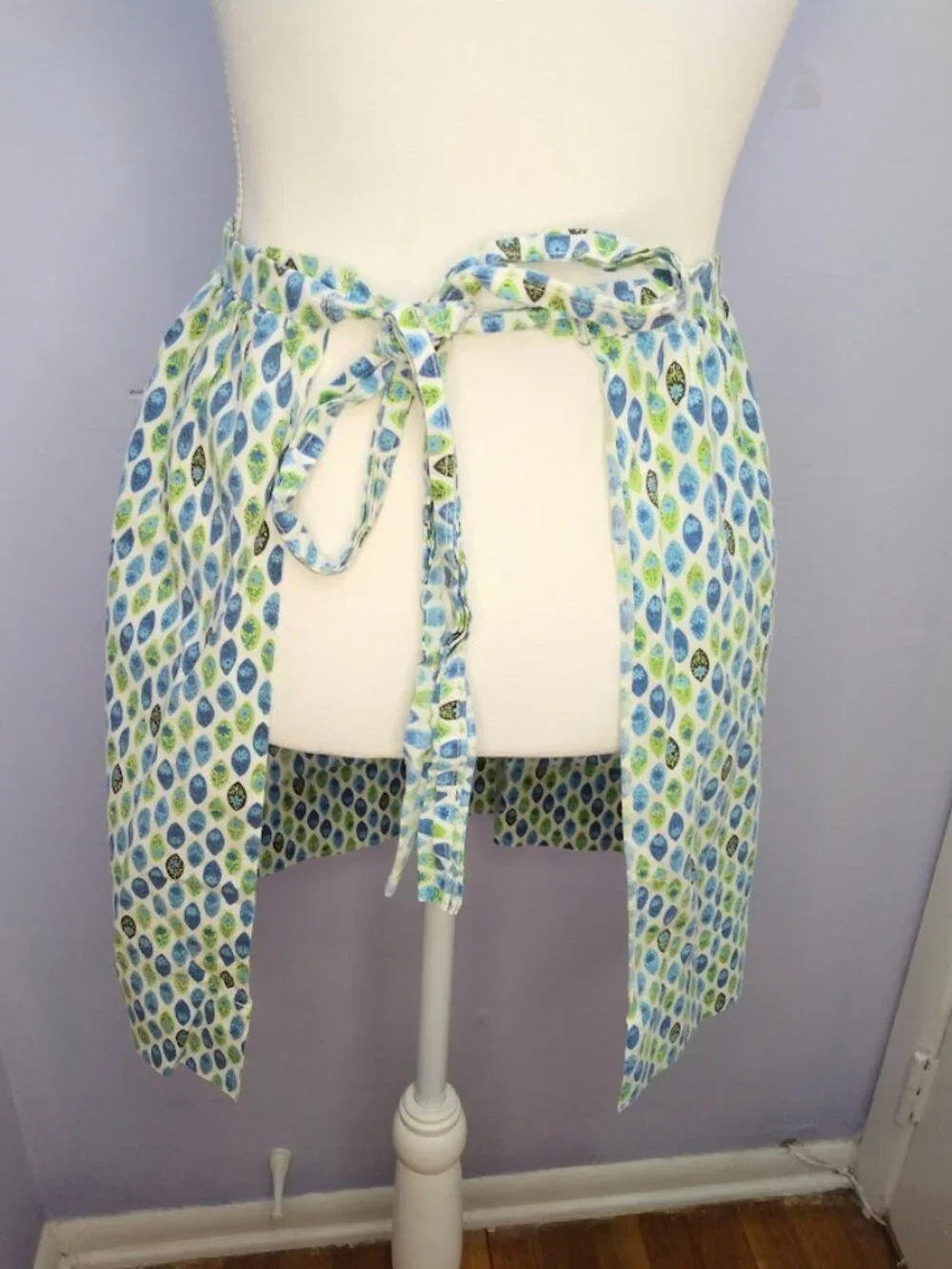 Vintage Waist Apron with One Pocket Tie Around Waist Blue Green Geometric Print